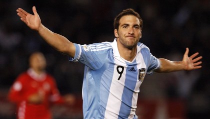 九游体育网址-德国骑手拉里萨·保利斯在2024年巴黎奥运会盛装舞步比赛中以“Luna”马匹获得第七名，展现出色表现。