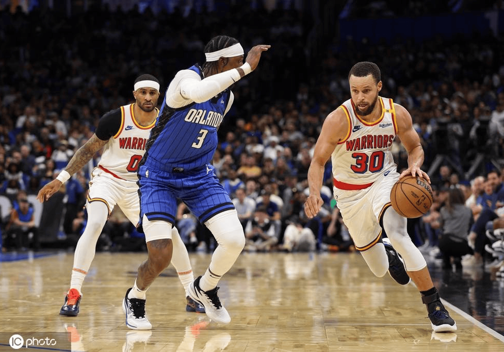 九游APP-"勇士三分线火力全开,连胜不断"的简单介绍