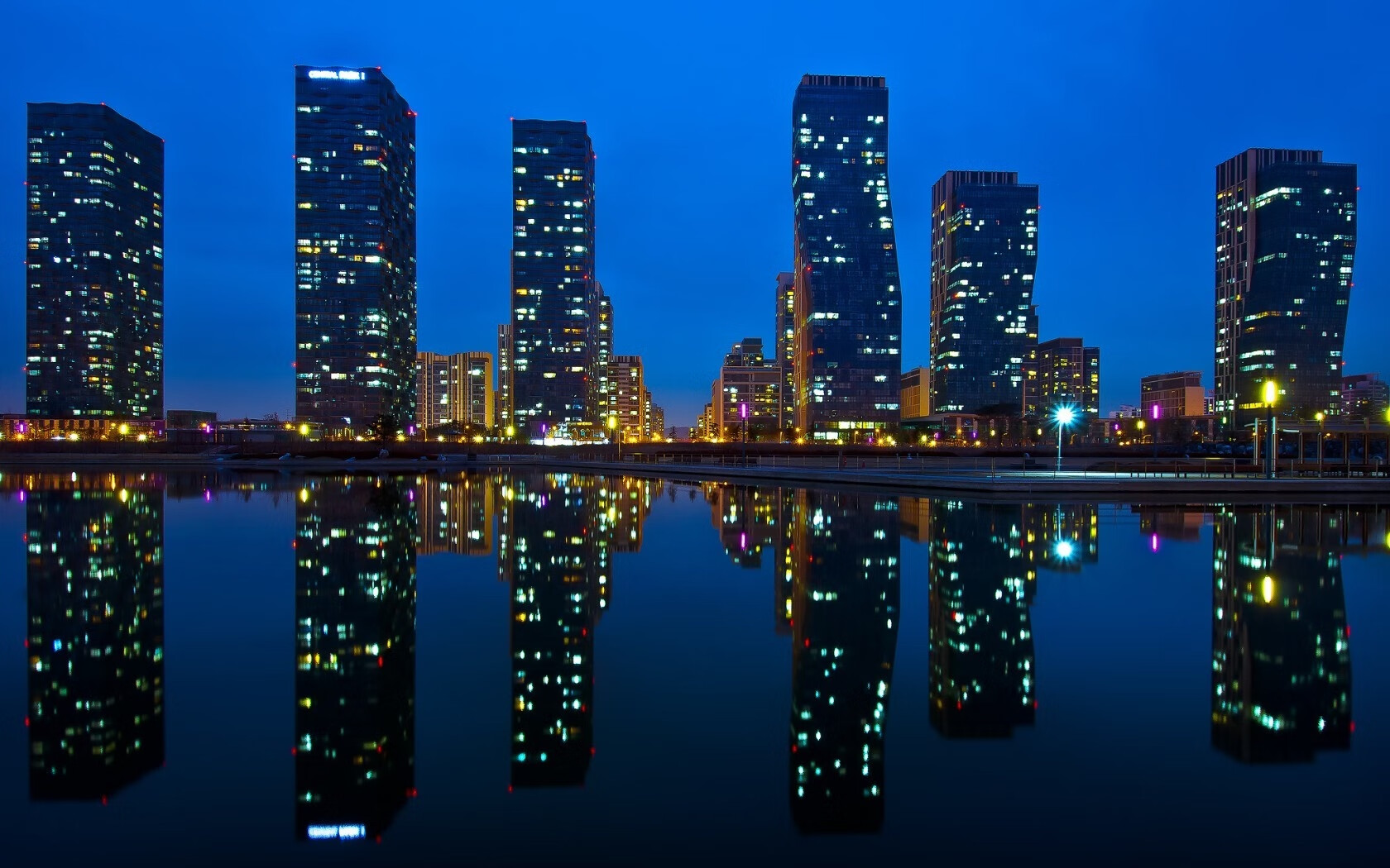 九游体育app-英超激烈角逐：每场都刻划着冠军的轨迹，英超最精彩比赛